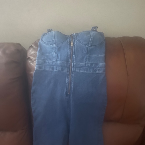 Clothes - Picture 7 of 16